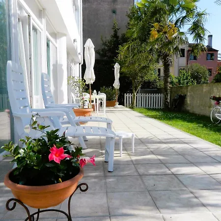 Marina Guest house *